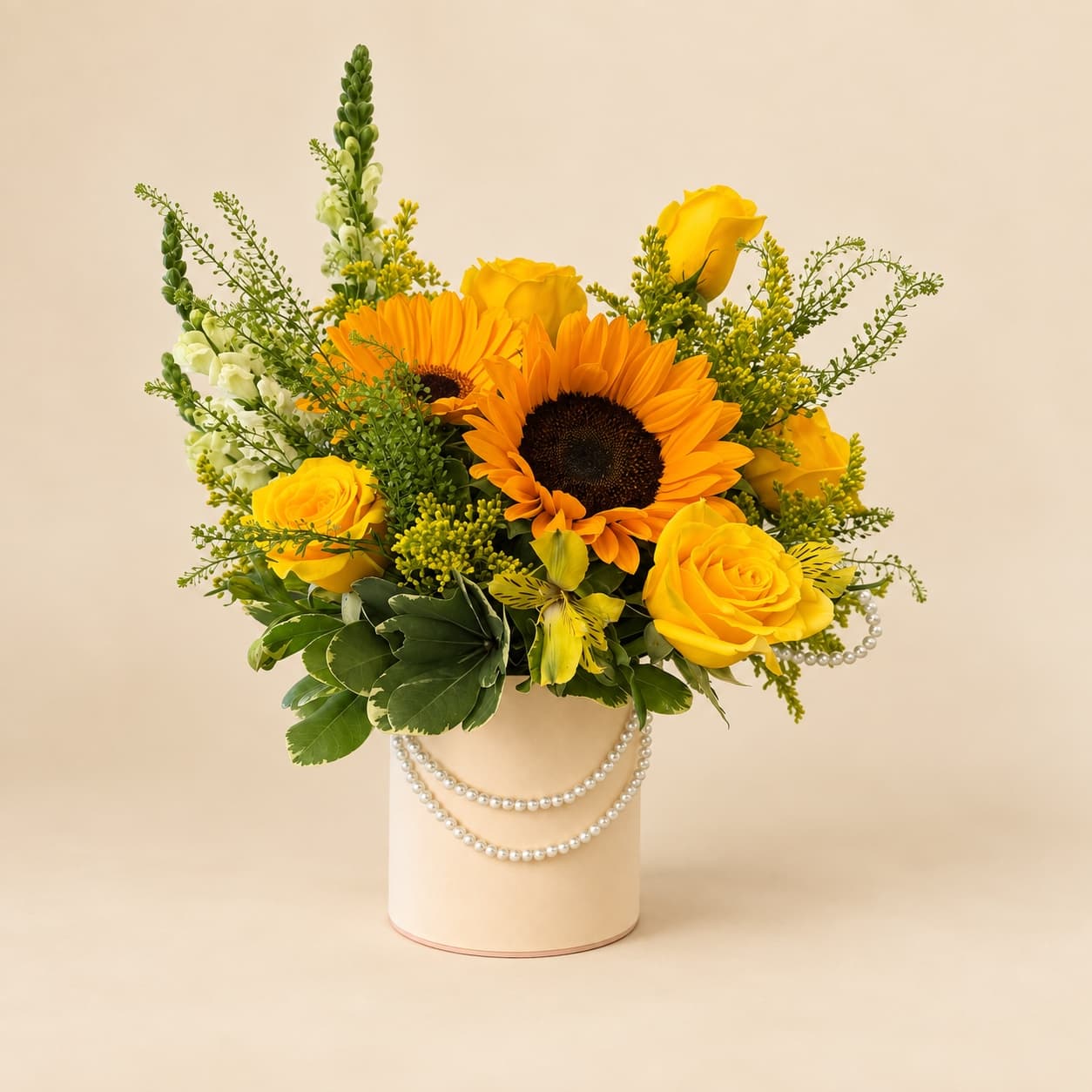 Arreglo de Girasoles y Rosas Amarillas en Cilindro